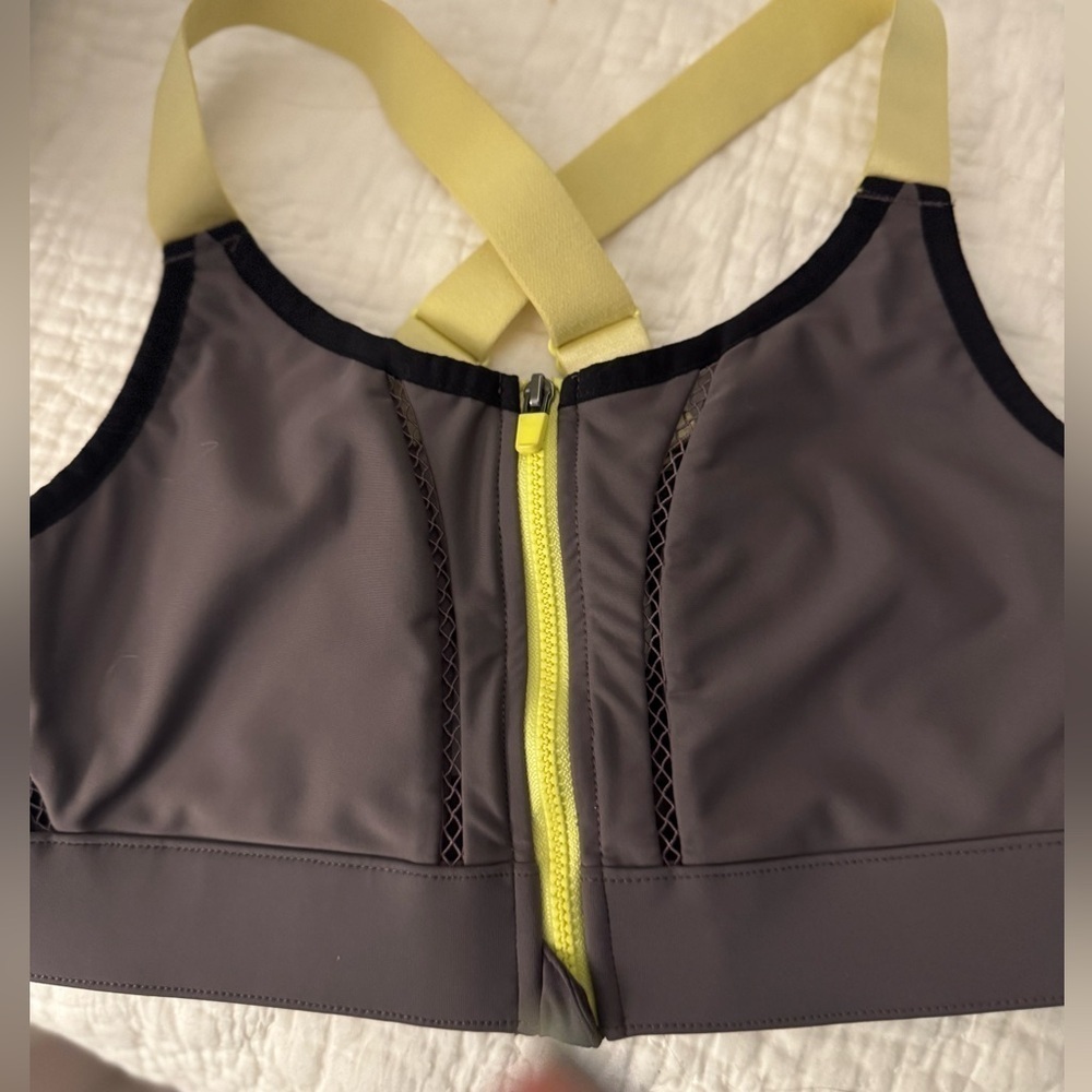 Fabletics Zip Front Sports Bra XS. Gray/Black|Lime Green
